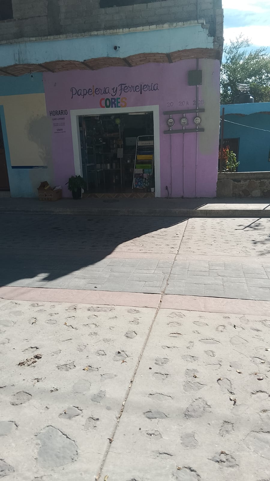 Papelería y Ferreteria CORES
